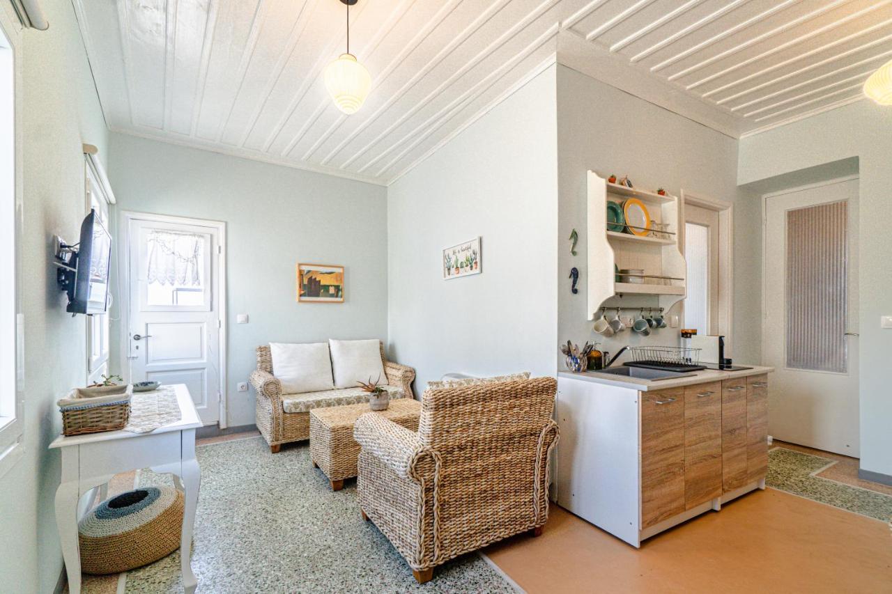 Castel Abaso Boutique Apartments By Explore Andros Bagian luar foto