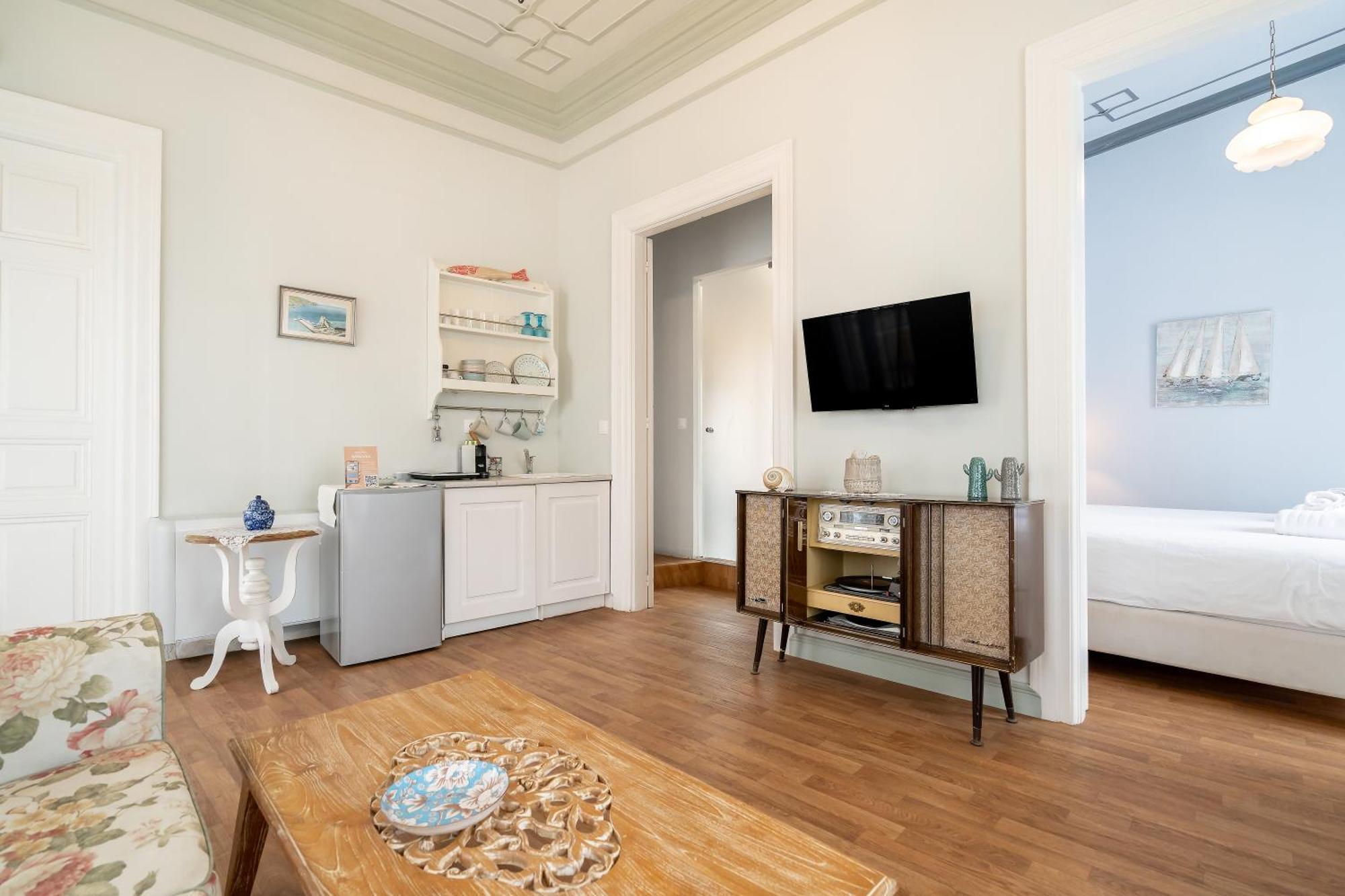 Castel Abaso Boutique Apartments By Explore Andros Bagian luar foto